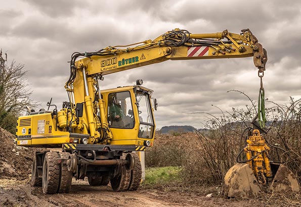 挖掘機與推土機的區別：哪種更適合您？